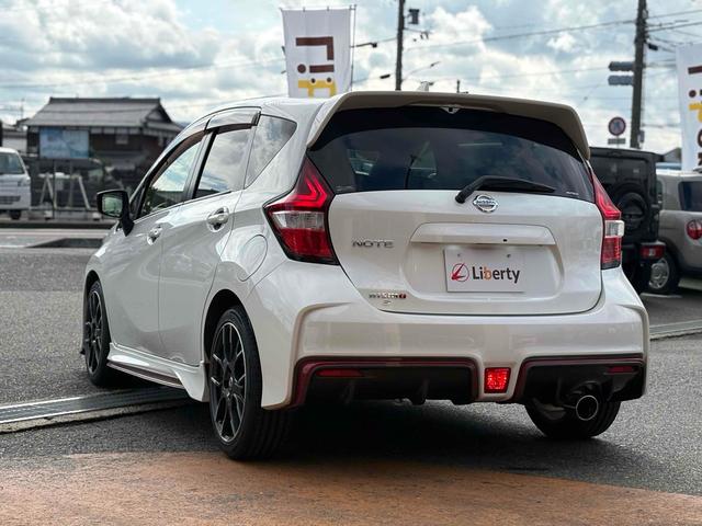 ノート ニスモ S ETC アルミホイール LEDヘッドランプ スマートキー 電動格納ミラー MT 盗難防止システム 衝突安全ボディ ABS ESC ミュージックプレイヤー接続可 エアコン パワーステアリング(21枚目)
