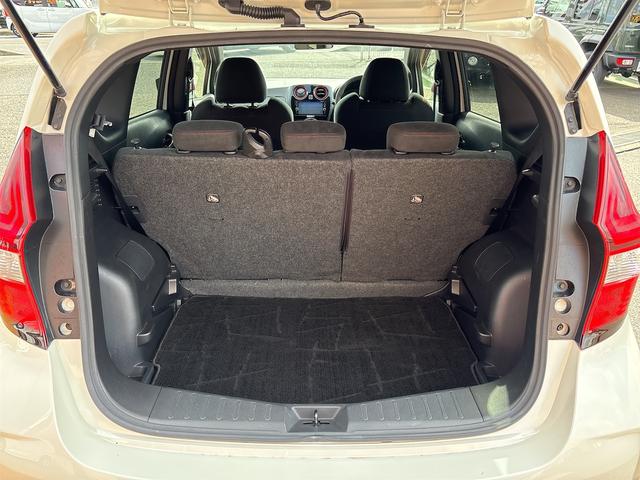 ノート ニスモ S ETC アルミホイール LEDヘッドランプ スマートキー 電動格納ミラー MT 盗難防止システム 衝突安全ボディ ABS ESC ミュージックプレイヤー接続可 エアコン パワーステアリング(23枚目)