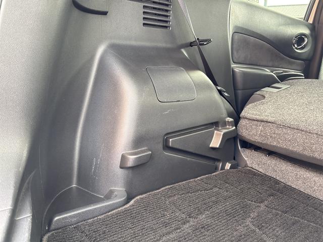 ノート ニスモ S ETC アルミホイール LEDヘッドランプ スマートキー 電動格納ミラー MT 盗難防止システム 衝突安全ボディ ABS ESC ミュージックプレイヤー接続可 エアコン パワーステアリング(26枚目)