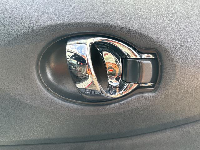 ノート ニスモ S ETC アルミホイール LEDヘッドランプ スマートキー 電動格納ミラー MT 盗難防止システム 衝突安全ボディ ABS ESC ミュージックプレイヤー接続可 エアコン パワーステアリング(32枚目)