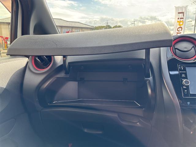 ノート ニスモ S ETC アルミホイール LEDヘッドランプ スマートキー 電動格納ミラー MT 盗難防止システム 衝突安全ボディ ABS ESC ミュージックプレイヤー接続可 エアコン パワーステアリング(35枚目)