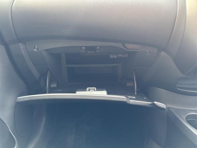 ノート ニスモ S ETC アルミホイール LEDヘッドランプ スマートキー 電動格納ミラー MT 盗難防止システム 衝突安全ボディ ABS ESC ミュージックプレイヤー接続可 エアコン パワーステアリング(36枚目)