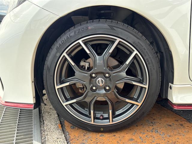 ノート ニスモ S ETC アルミホイール LEDヘッドランプ スマートキー 電動格納ミラー MT 盗難防止システム 衝突安全ボディ ABS ESC ミュージックプレイヤー接続可 エアコン パワーステアリング(45枚目)