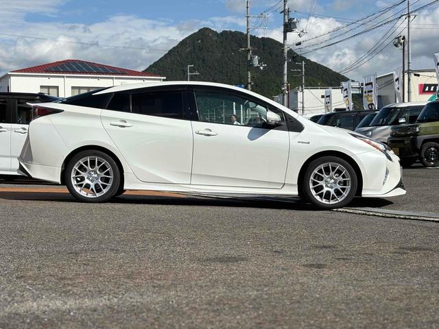 プリウス Aプレミアム ツーリングセレクション クリアランスソナー レーンアシスト オートクルーズコントロール パークアシスト 衝突被害軽減システム バックカメラ アルミホイール オートマチックハイビーム LEDヘッドランプ(18枚目)