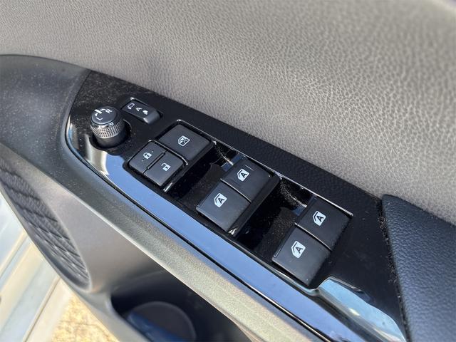 プリウス Aプレミアム ツーリングセレクション クリアランスソナー レーンアシスト オートクルーズコントロール パークアシスト 衝突被害軽減システム バックカメラ アルミホイール オートマチックハイビーム LEDヘッドランプ(33枚目)