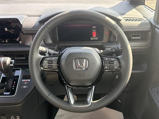 ステップワゴン スパーダ　バックカメラ　クリアランスソナー　オートクルーズコントロール　レーンアシスト　衝突被害軽減システム　両側電動スライドドア　オートライト　ＬＥＤヘッドランプ　電動リアゲート　スマートキー　電動格納ミラー（6枚目）