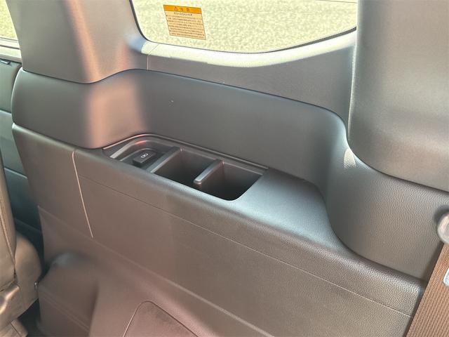 ステップワゴン スパーダ　バックカメラ　クリアランスソナー　オートクルーズコントロール　レーンアシスト　衝突被害軽減システム　両側電動スライドドア　オートライト　ＬＥＤヘッドランプ　電動リアゲート　スマートキー　電動格納ミラー（28枚目）