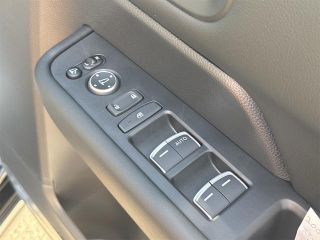 ステップワゴン スパーダ　バックカメラ　クリアランスソナー　オートクルーズコントロール　レーンアシスト　衝突被害軽減システム　両側電動スライドドア　オートライト　ＬＥＤヘッドランプ　電動リアゲート　スマートキー　電動格納ミラー（39枚目）