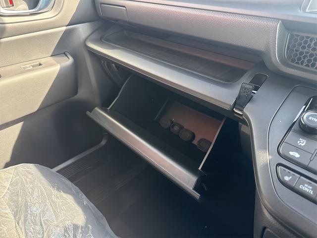 ステップワゴン スパーダ　バックカメラ　クリアランスソナー　オートクルーズコントロール　レーンアシスト　衝突被害軽減システム　両側電動スライドドア　オートライト　ＬＥＤヘッドランプ　電動リアゲート　スマートキー　電動格納ミラー（41枚目）