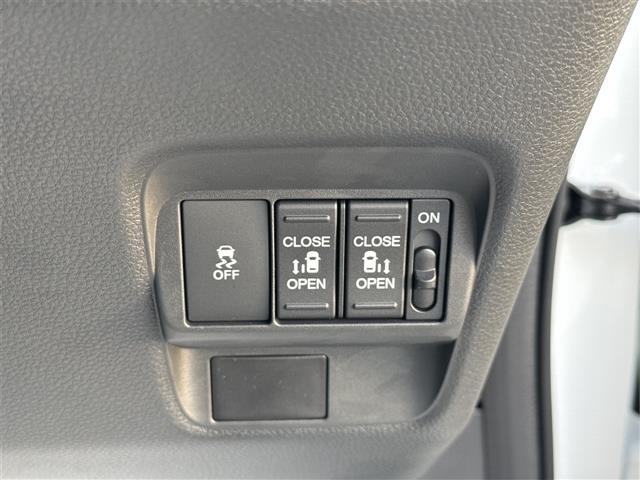 フリード エアー EX クロスター バックカメラ クリアランスソナー レーンアシスト 両側電動スライドドア オートライト スマートキー 電動格納ミラー 3列シート CVT USB ESC(8枚目)