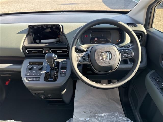 フリード クロスター バックカメラ クリアランスソナー オートクルーズコントロール レーンアシスト 衝突被害軽減システム 両側電動スライドドア オートライト LEDヘッドランプ ヘッドライトウォッシャー スマートキー(5枚目)