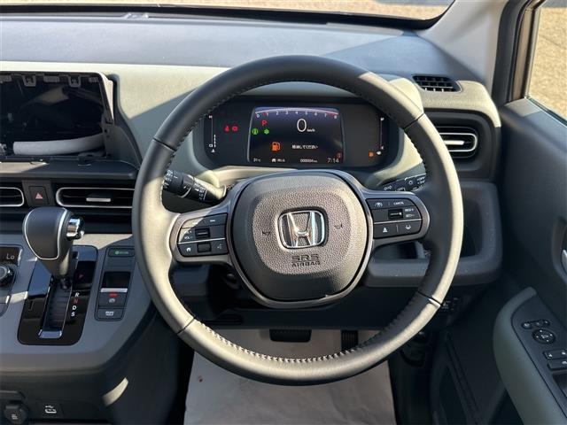 フリード クロスター バックカメラ クリアランスソナー オートクルーズコントロール レーンアシスト 衝突被害軽減システム 両側電動スライドドア オートライト LEDヘッドランプ ヘッドライトウォッシャー スマートキー(6枚目)