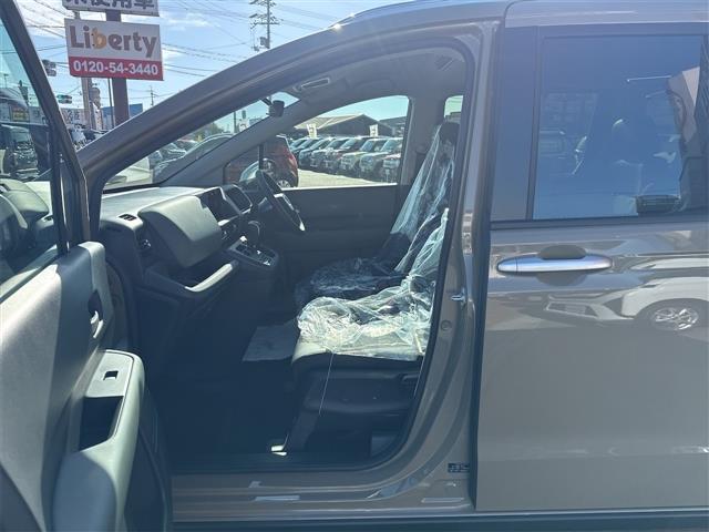 フリード クロスター バックカメラ クリアランスソナー オートクルーズコントロール レーンアシスト 衝突被害軽減システム 両側電動スライドドア オートライト LEDヘッドランプ ヘッドライトウォッシャー スマートキー(13枚目)