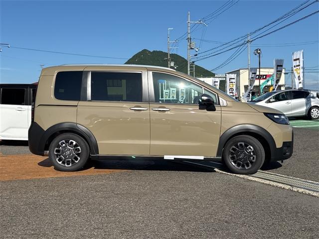 フリード クロスター バックカメラ クリアランスソナー オートクルーズコントロール レーンアシスト 衝突被害軽減システム 両側電動スライドドア オートライト LEDヘッドランプ ヘッドライトウォッシャー スマートキー(17枚目)