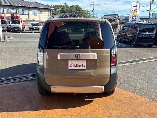 フリード クロスター バックカメラ クリアランスソナー オートクルーズコントロール レーンアシスト 衝突被害軽減システム 両側電動スライドドア オートライト LEDヘッドランプ ヘッドライトウォッシャー スマートキー(19枚目)