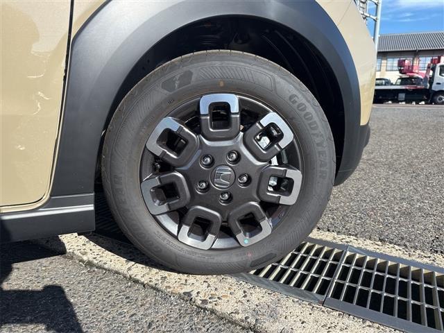 フリード クロスター バックカメラ クリアランスソナー オートクルーズコントロール レーンアシスト 衝突被害軽減システム 両側電動スライドドア オートライト LEDヘッドランプ ヘッドライトウォッシャー スマートキー(23枚目)