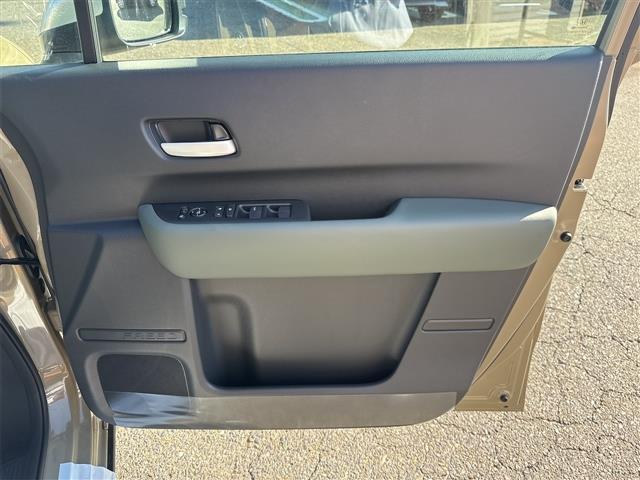 フリード クロスター バックカメラ クリアランスソナー オートクルーズコントロール レーンアシスト 衝突被害軽減システム 両側電動スライドドア オートライト LEDヘッドランプ ヘッドライトウォッシャー スマートキー(29枚目)