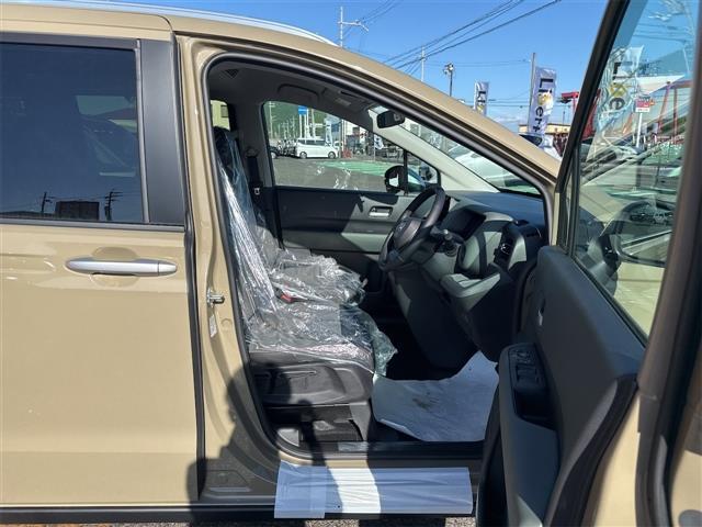 フリード クロスター バックカメラ クリアランスソナー オートクルーズコントロール レーンアシスト 衝突被害軽減システム 両側電動スライドドア オートライト LEDヘッドランプ ヘッドライトウォッシャー スマートキー(32枚目)