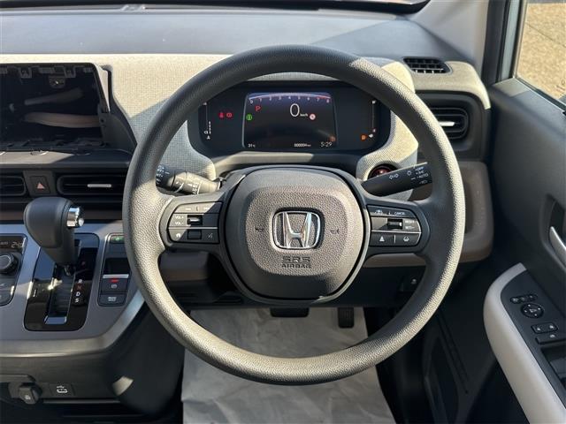 フリード エアー クリアランスソナー オートクルーズコントロール 衝突被害軽減システム 両側電動スライドドア オートライト LEDヘッドランプ スマートキー 電動格納ミラー 3列シート フルフラット CVT USB(6枚目)