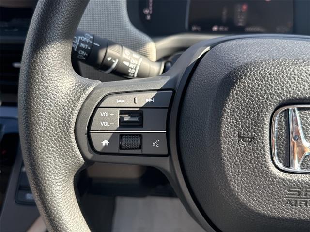 フリード エアー クリアランスソナー オートクルーズコントロール 衝突被害軽減システム 両側電動スライドドア オートライト LEDヘッドランプ スマートキー 電動格納ミラー 3列シート フルフラット CVT USB(9枚目)