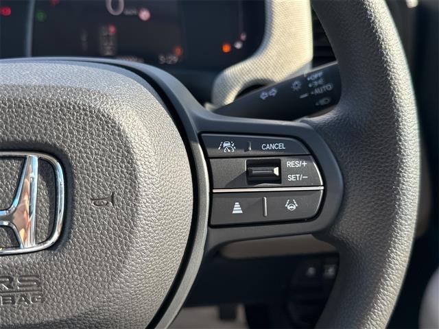 フリード エアー クリアランスソナー オートクルーズコントロール 衝突被害軽減システム 両側電動スライドドア オートライト LEDヘッドランプ スマートキー 電動格納ミラー 3列シート フルフラット CVT USB(10枚目)