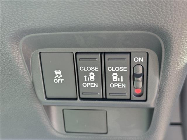 フリード エアー クリアランスソナー オートクルーズコントロール 衝突被害軽減システム 両側電動スライドドア オートライト LEDヘッドランプ スマートキー 電動格納ミラー 3列シート フルフラット CVT USB(12枚目)