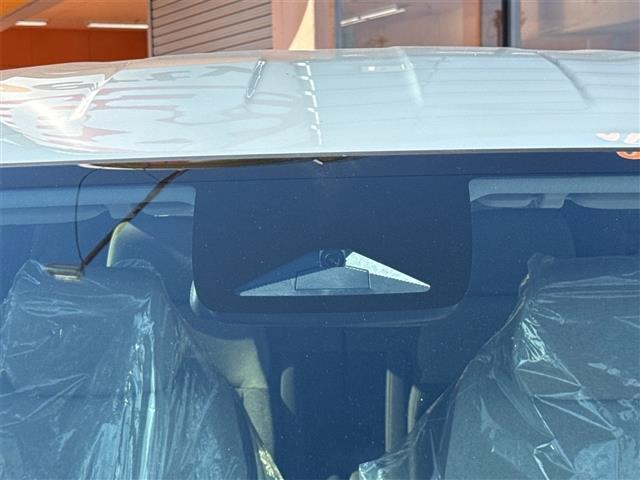 フリード エアー クリアランスソナー オートクルーズコントロール 衝突被害軽減システム 両側電動スライドドア オートライト LEDヘッドランプ スマートキー 電動格納ミラー 3列シート フルフラット CVT USB(24枚目)