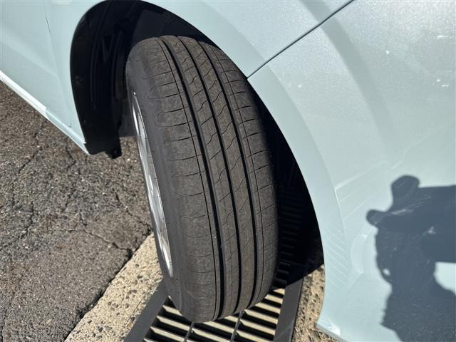 フリード エアー クリアランスソナー オートクルーズコントロール 衝突被害軽減システム 両側電動スライドドア オートライト LEDヘッドランプ スマートキー 電動格納ミラー 3列シート フルフラット CVT USB(28枚目)