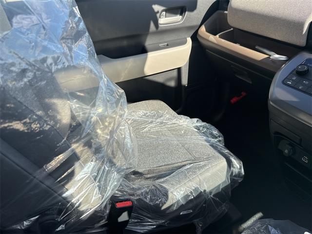 フリード エアー クリアランスソナー オートクルーズコントロール 衝突被害軽減システム 両側電動スライドドア オートライト LEDヘッドランプ スマートキー 電動格納ミラー 3列シート フルフラット CVT USB(33枚目)