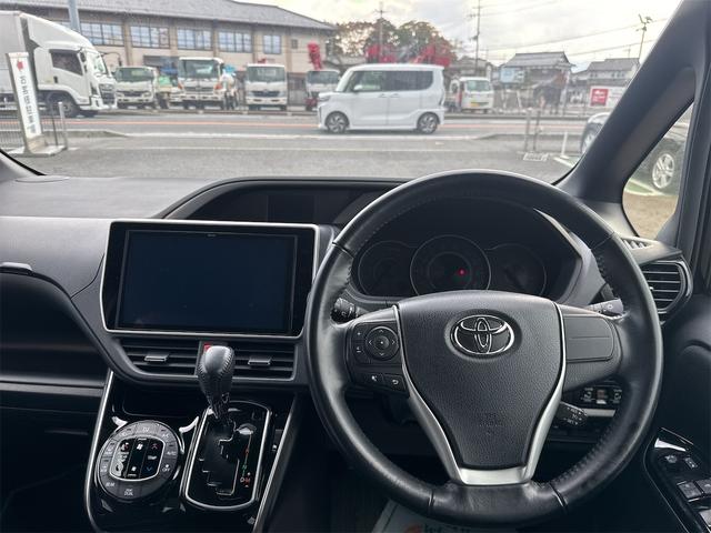 トヨタ ヴォクシー 5枚目