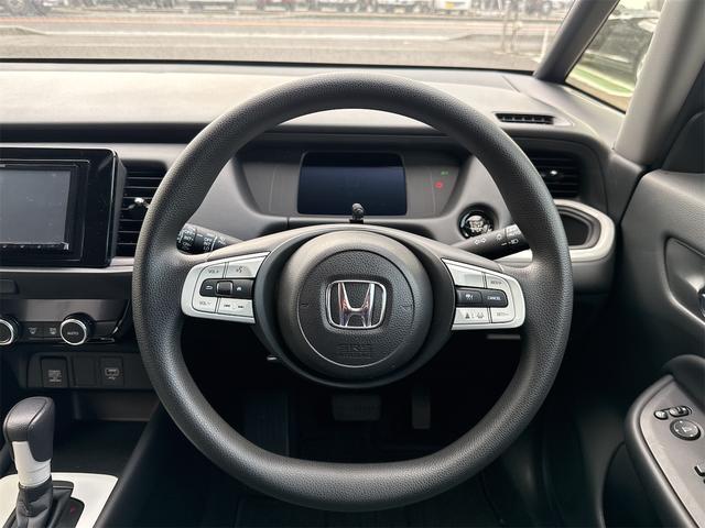 フィット ホーム　ＥＴＣ　バックカメラ　ナビ　クリアランスソナー　オートクルーズコントロール　レーンアシスト　衝突被害軽減システム　オートライト　ＬＥＤヘッドランプ　スマートキー　電動格納ミラー（6枚目）