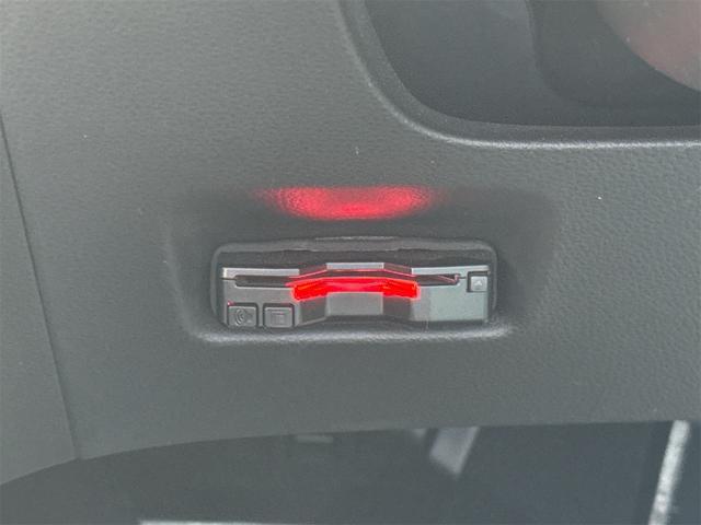 フィット ホーム　ＥＴＣ　バックカメラ　ナビ　クリアランスソナー　オートクルーズコントロール　レーンアシスト　衝突被害軽減システム　オートライト　ＬＥＤヘッドランプ　スマートキー　電動格納ミラー（8枚目）