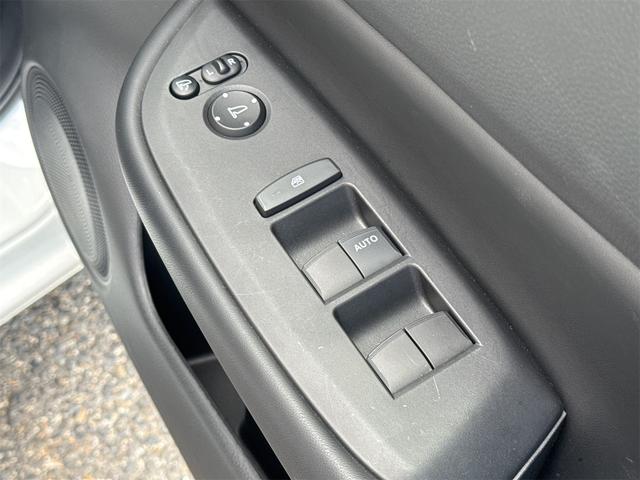 フィット ホーム　ＥＴＣ　バックカメラ　ナビ　クリアランスソナー　オートクルーズコントロール　レーンアシスト　衝突被害軽減システム　オートライト　ＬＥＤヘッドランプ　スマートキー　電動格納ミラー（14枚目）