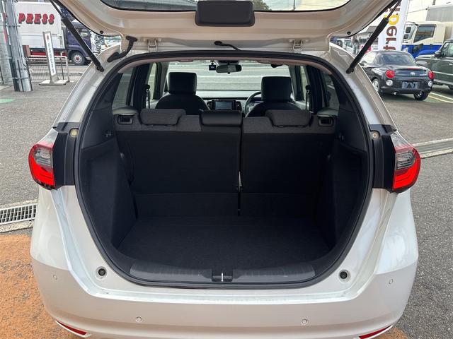 フィット ホーム　ＥＴＣ　バックカメラ　ナビ　クリアランスソナー　オートクルーズコントロール　レーンアシスト　衝突被害軽減システム　オートライト　ＬＥＤヘッドランプ　スマートキー　電動格納ミラー（22枚目）