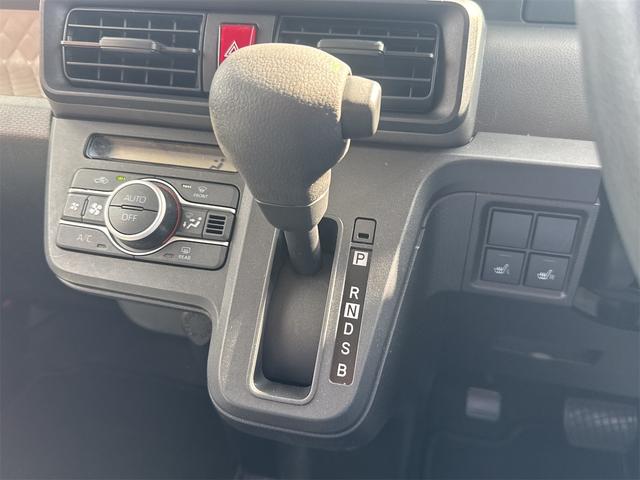 シフトレバー。ぜひ一度お客様の目で確認してください。