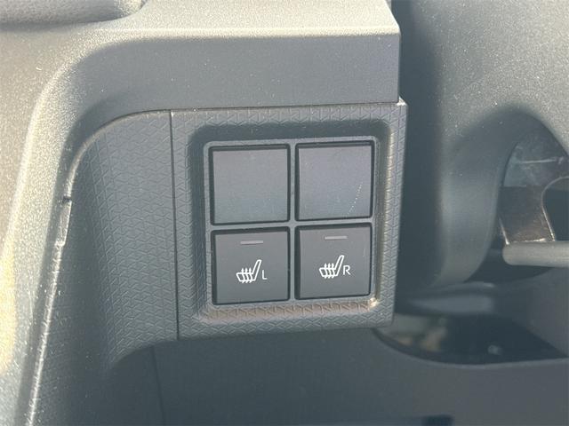 座席のシートを温めるシートヒーター！その温かさは一度経験したら欠かすことができません！エアコンで乾燥しやすい車内も防ぐ事ができます！