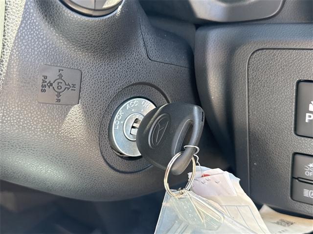 ミライース Ｌ　ＳＡＩＩＩ　クリアランスソナー　衝突被害軽減システム　オートマチックハイビーム　キーレスエントリー　アイドリングストップ　ＣＶＴ　盗難防止システム　ＡＢＳ　ＥＳＣ　衝突安全ボディ　エアコン　パワーステアリング（11枚目）