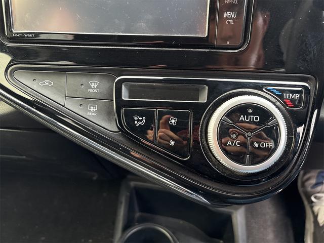 アクア Ｓ　バックカメラ　ナビ　レーンアシスト　衝突被害軽減システム　オートマチックハイビーム　スマートキー　アイドリングストップ　電動格納ミラー　ＣＶＴ　盗難防止システム　衝突安全ボディ　ＡＢＳ　ＥＳＣ（8枚目）