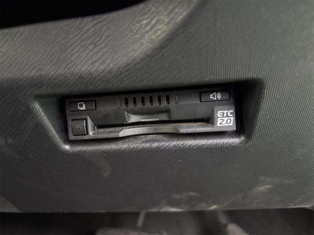 アクア Ｓ　バックカメラ　ナビ　レーンアシスト　衝突被害軽減システム　オートマチックハイビーム　スマートキー　アイドリングストップ　電動格納ミラー　ＣＶＴ　盗難防止システム　衝突安全ボディ　ＡＢＳ　ＥＳＣ（10枚目）