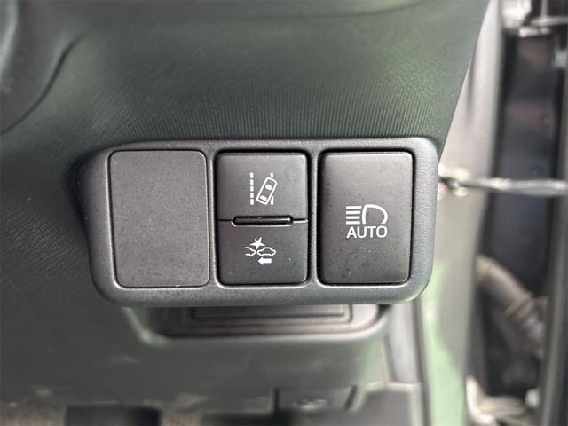 アクア Ｓ　バックカメラ　ナビ　レーンアシスト　衝突被害軽減システム　オートマチックハイビーム　スマートキー　アイドリングストップ　電動格納ミラー　ＣＶＴ　盗難防止システム　衝突安全ボディ　ＡＢＳ　ＥＳＣ（11枚目）