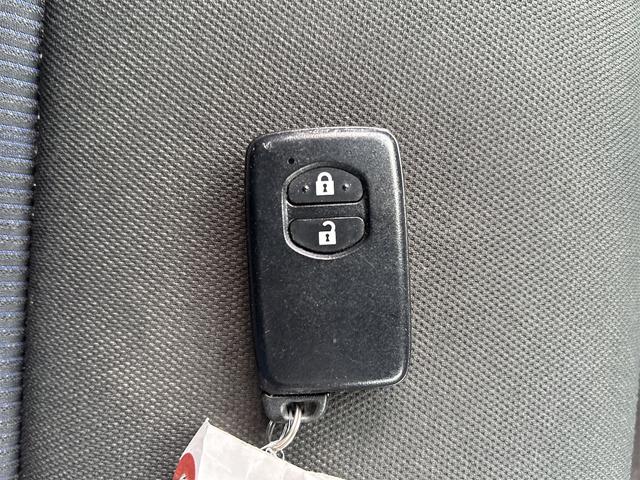 アクア Ｓ　バックカメラ　ナビ　レーンアシスト　衝突被害軽減システム　オートマチックハイビーム　スマートキー　アイドリングストップ　電動格納ミラー　ＣＶＴ　盗難防止システム　衝突安全ボディ　ＡＢＳ　ＥＳＣ（13枚目）