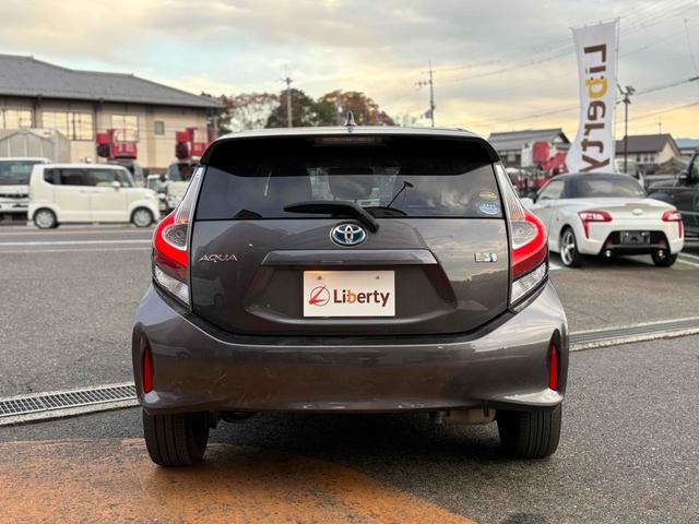 アクア Ｓ　バックカメラ　ナビ　レーンアシスト　衝突被害軽減システム　オートマチックハイビーム　スマートキー　アイドリングストップ　電動格納ミラー　ＣＶＴ　盗難防止システム　衝突安全ボディ　ＡＢＳ　ＥＳＣ（20枚目）