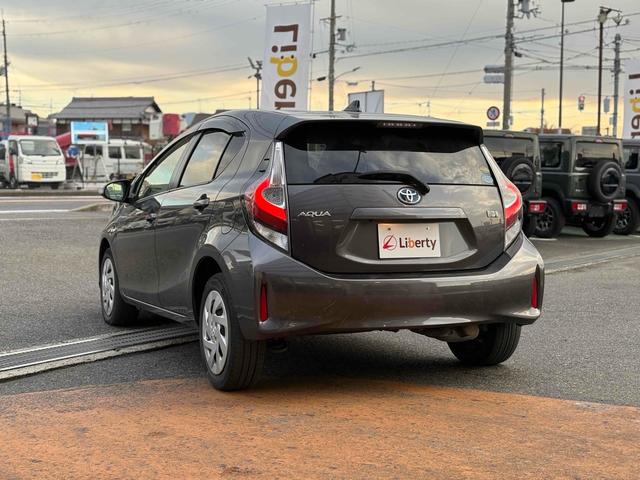 アクア Ｓ　バックカメラ　ナビ　レーンアシスト　衝突被害軽減システム　オートマチックハイビーム　スマートキー　アイドリングストップ　電動格納ミラー　ＣＶＴ　盗難防止システム　衝突安全ボディ　ＡＢＳ　ＥＳＣ（21枚目）