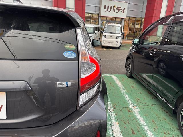 アクア Ｓ　バックカメラ　ナビ　レーンアシスト　衝突被害軽減システム　オートマチックハイビーム　スマートキー　アイドリングストップ　電動格納ミラー　ＣＶＴ　盗難防止システム　衝突安全ボディ　ＡＢＳ　ＥＳＣ（52枚目）