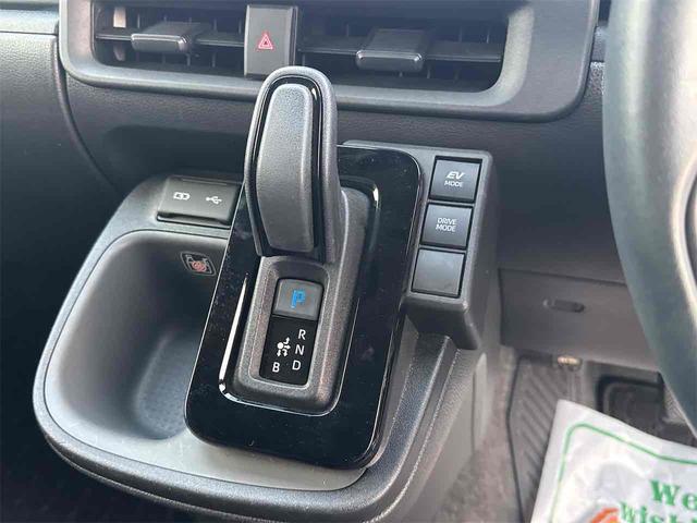 シエンタ ハイブリッドＺ　ＥＴＣ　全周囲カメラ　ナビ　クリアランスソナー　オートクルーズコントロール　衝突被害軽減システム　両側電動スライドドア　オートマチックハイビーム　ＬＥＤヘッドランプ　スマートキー　電動格納ミラー（10枚目）