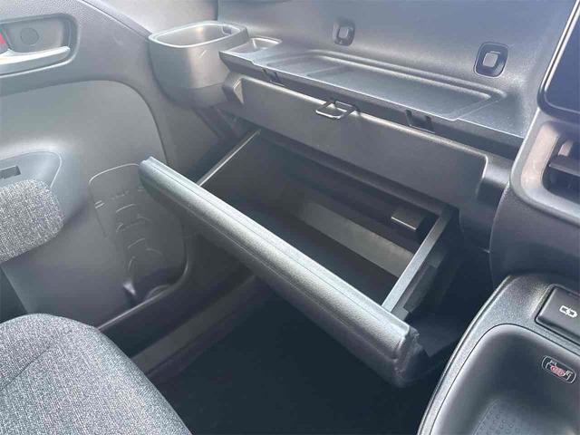 シエンタ ハイブリッドＺ　ＥＴＣ　全周囲カメラ　ナビ　クリアランスソナー　オートクルーズコントロール　衝突被害軽減システム　両側電動スライドドア　オートマチックハイビーム　ＬＥＤヘッドランプ　スマートキー　電動格納ミラー（27枚目）