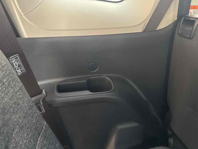 シエンタ ハイブリッドＺ　ＥＴＣ　全周囲カメラ　ナビ　クリアランスソナー　オートクルーズコントロール　衝突被害軽減システム　両側電動スライドドア　オートマチックハイビーム　ＬＥＤヘッドランプ　スマートキー　電動格納ミラー（32枚目）