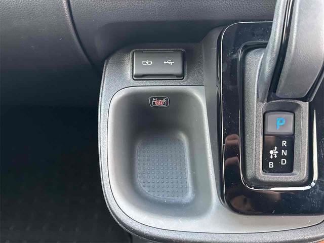 シエンタ ハイブリッドＺ　ＥＴＣ　全周囲カメラ　ナビ　クリアランスソナー　オートクルーズコントロール　衝突被害軽減システム　両側電動スライドドア　オートマチックハイビーム　ＬＥＤヘッドランプ　スマートキー　電動格納ミラー（42枚目）