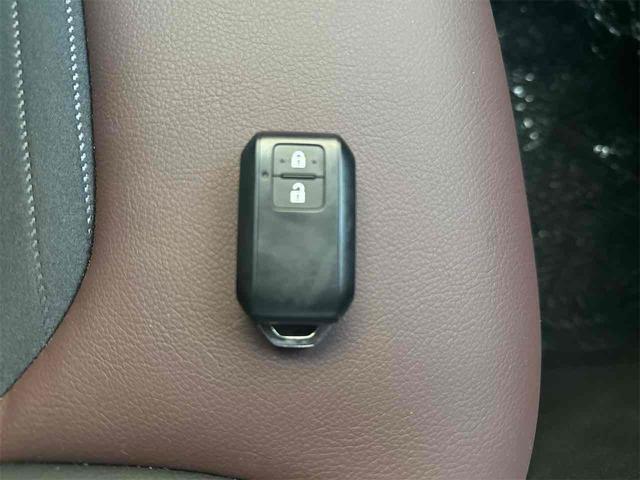 フロンクス ベースグレード　全周囲カメラ　クリアランスソナー　オートクルーズコントロール　レーンアシスト　衝突被害軽減システム　ナビ　ＴＶ　オートライト　ＬＥＤヘッドランプ　アルミホイール　スマートキー　アイドリングストップ（13枚目）