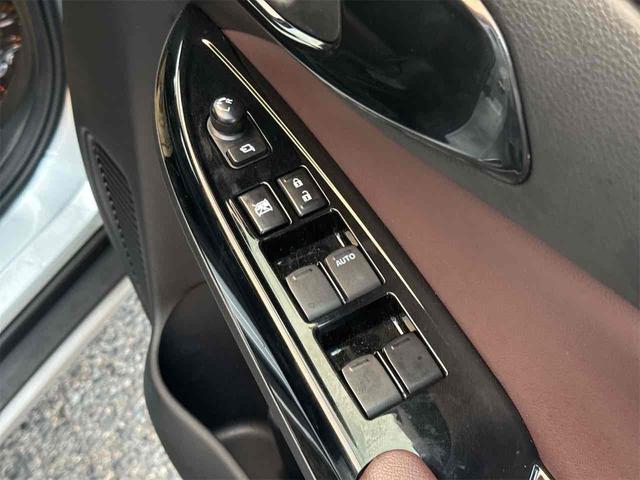 フロンクス ベースグレード　全周囲カメラ　クリアランスソナー　オートクルーズコントロール　レーンアシスト　衝突被害軽減システム　ナビ　ＴＶ　オートライト　ＬＥＤヘッドランプ　アルミホイール　スマートキー　アイドリングストップ（14枚目）